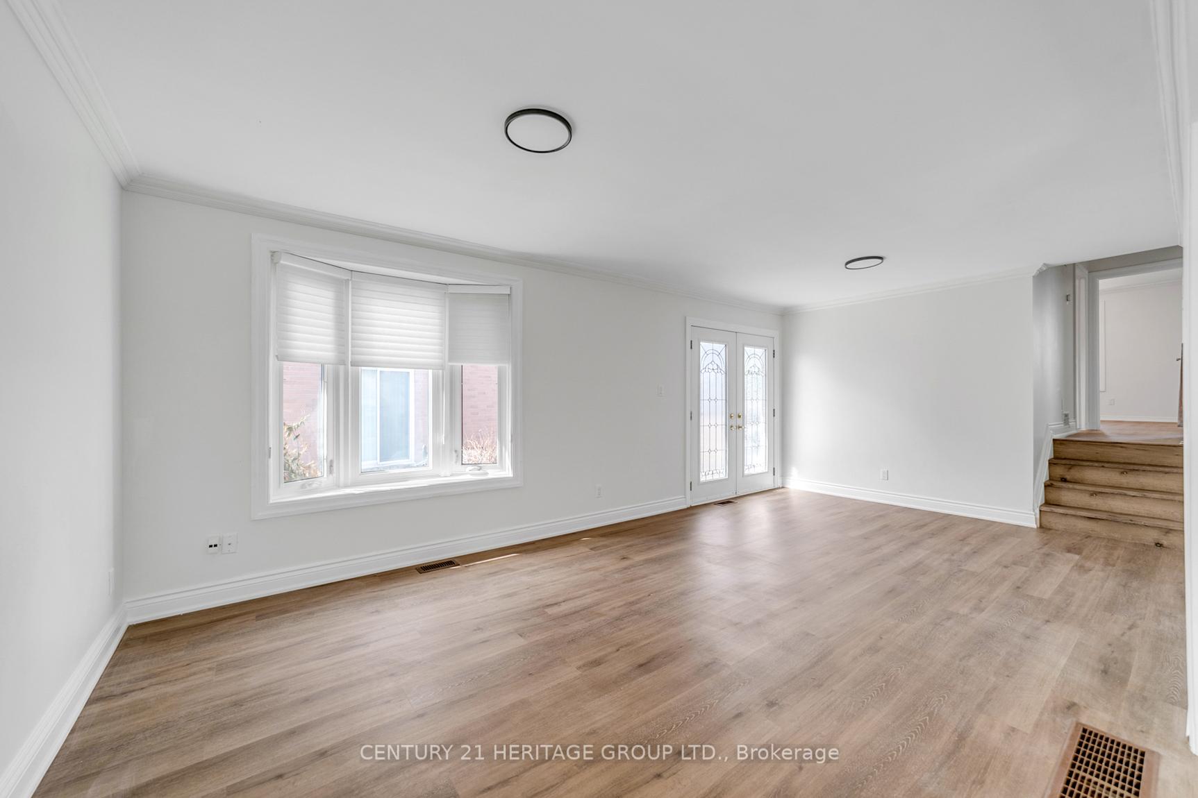Photo 10 of Unit Main Floor, 66 Valhalla Court, Aurora, Aurora Village — HOMEH