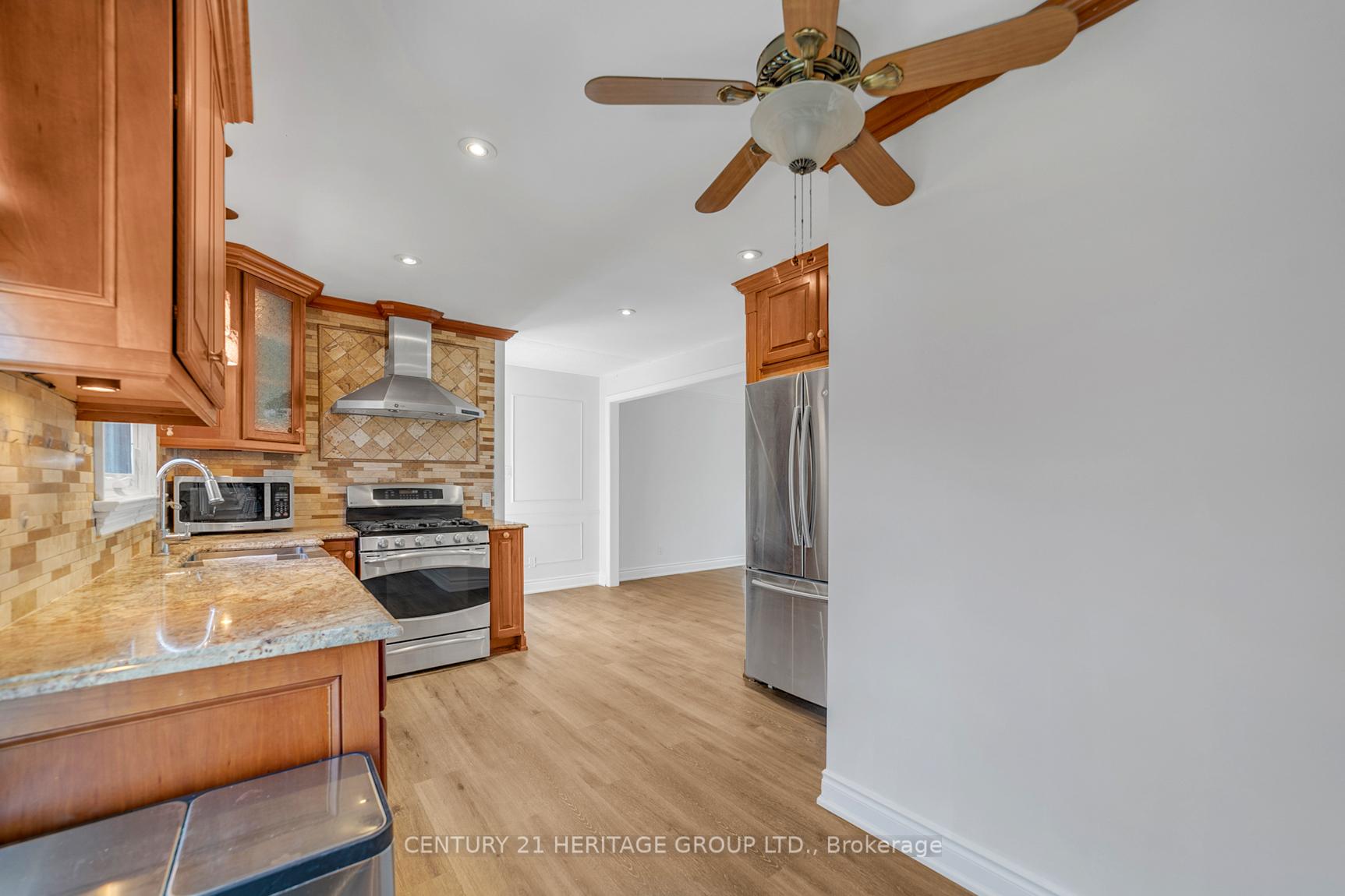 Photo 18 of Unit Main Floor, 66 Valhalla Court, Aurora, Aurora Village — HOMEH