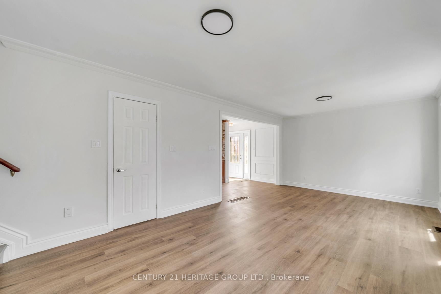 Photo 17 of Unit Main Floor, 66 Valhalla Court, Aurora, Aurora Village — HOMEH
