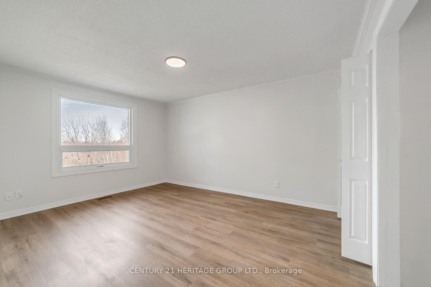 Photo 27 of Unit Main Floor, 66 Valhalla Court, Aurora, Aurora Village — HOMEH