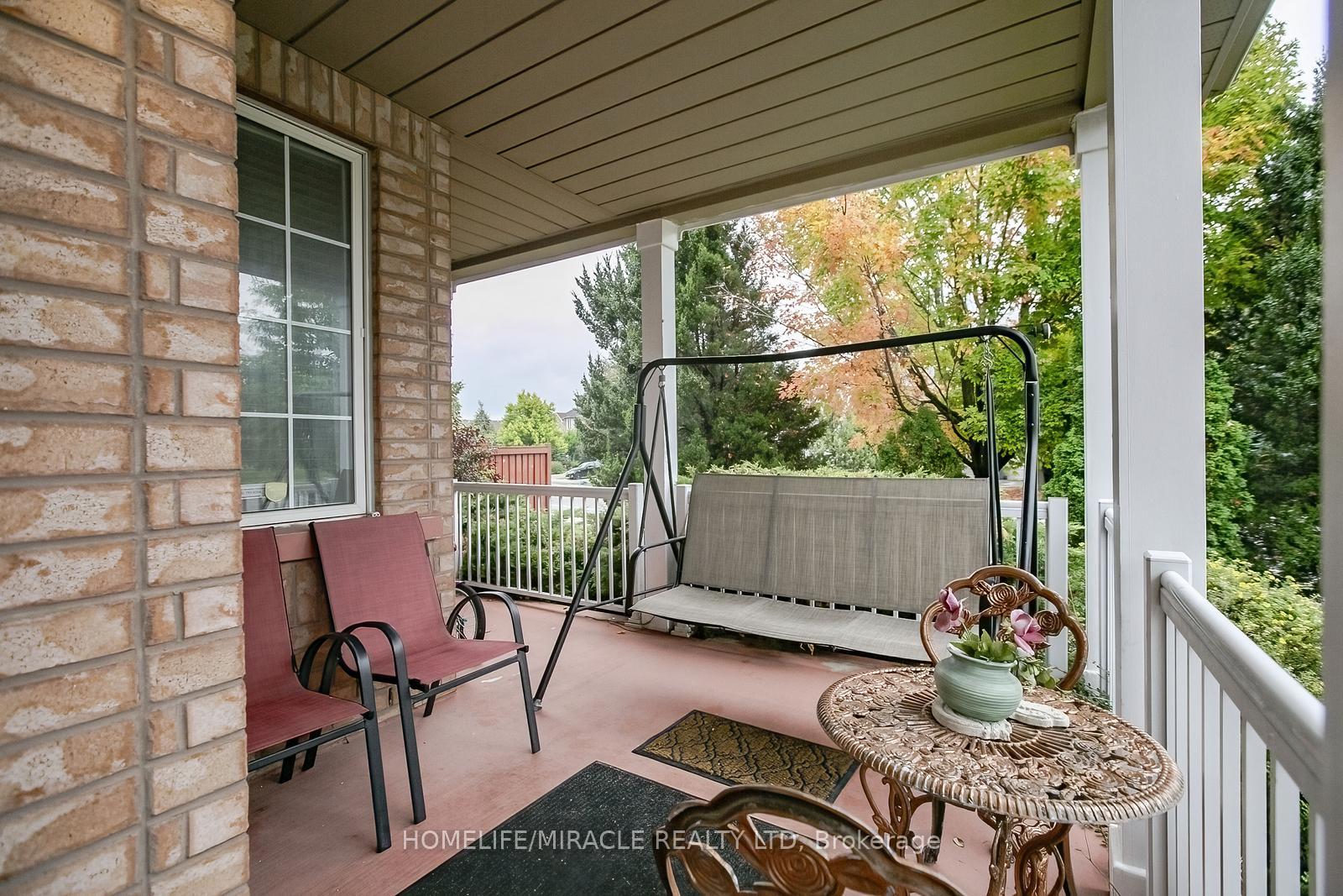 Photo 5 of 54 Olde Town Road W, Brampton, Fletcher's Creek Village — HOMEH