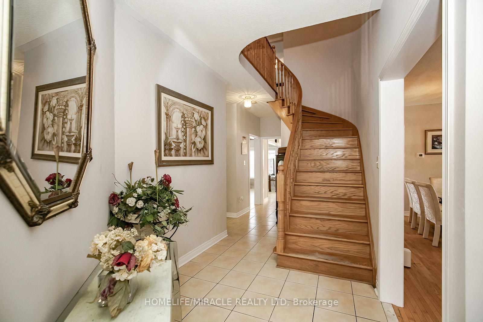 Photo 8 of 54 Olde Town Road W, Brampton, Fletcher's Creek Village — HOMEH