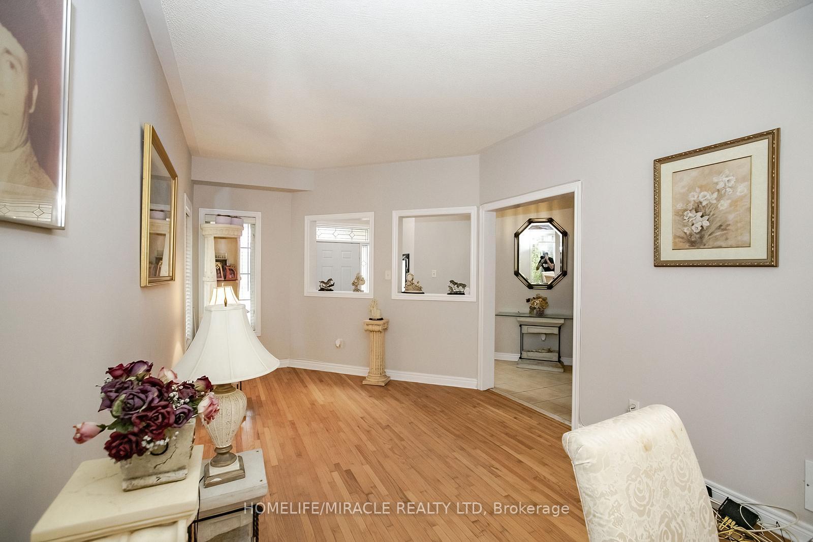 Photo 11 of 54 Olde Town Road W, Brampton, Fletcher's Creek Village — HOMEH