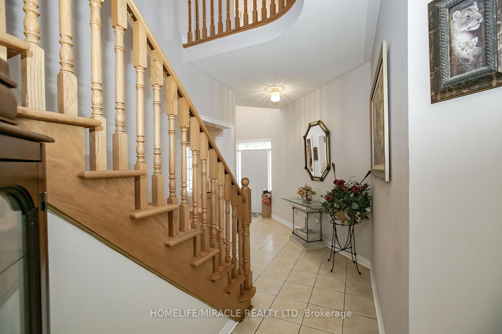 Photo 12 of 54 Olde Town Road W, Brampton, Fletcher's Creek Village — HOMEH
