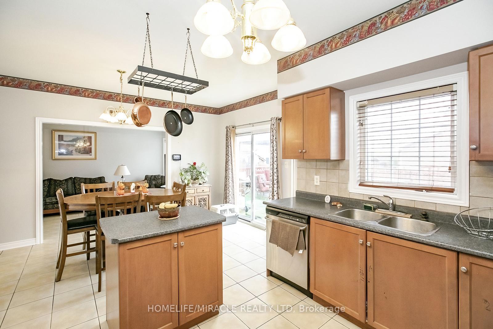 Photo 20 of 54 Olde Town Road W, Brampton, Fletcher's Creek Village — HOMEH