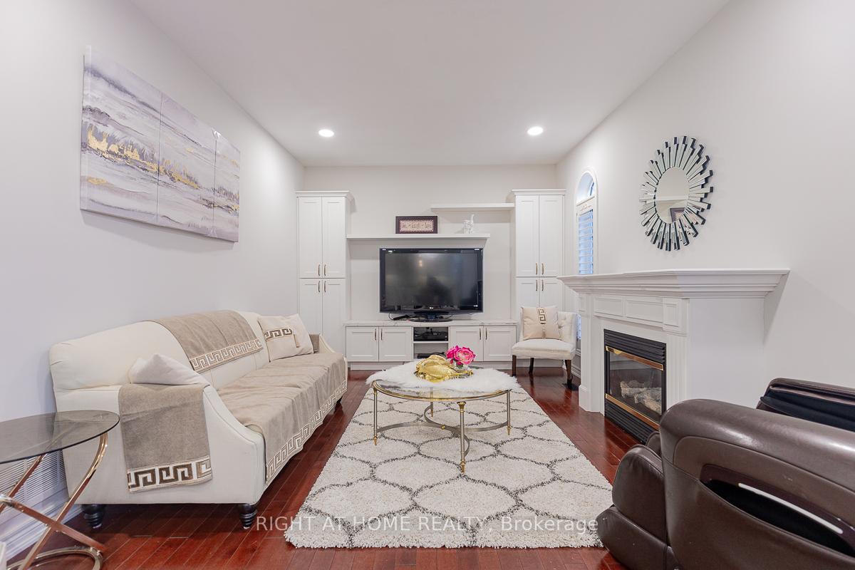 Photo 11 of 1 Strasbourg Lane, Vaughan, Vellore Village — HOMEH