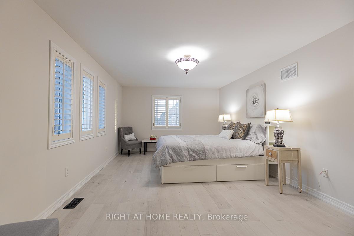 Photo 12 of 1 Strasbourg Lane, Vaughan, Vellore Village — HOMEH