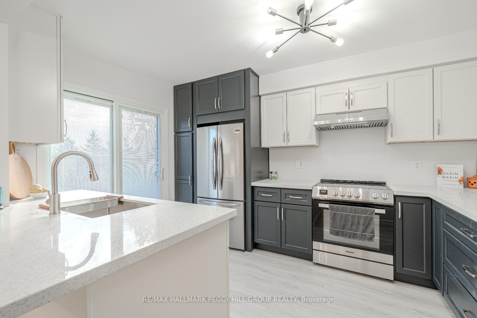 Photo 4 of 75 Garden Drive, Barrie, Allandale Heights — HOMEH