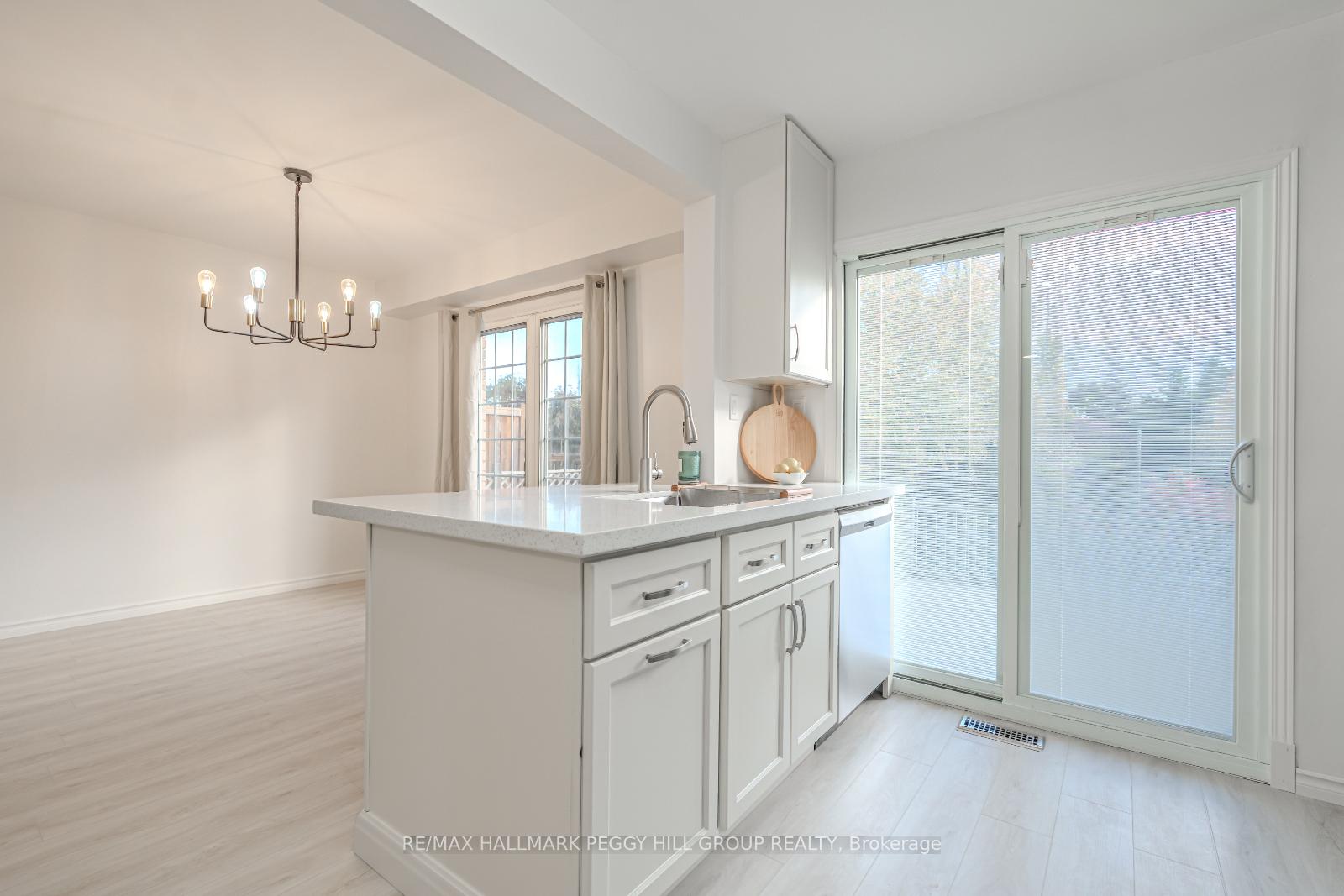 Photo 7 of 75 Garden Drive, Barrie, Allandale Heights — HOMEH