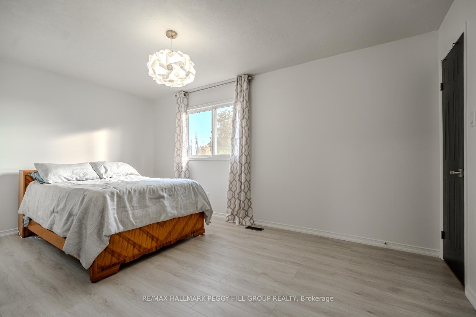 Photo 8 of 75 Garden Drive, Barrie, Allandale Heights — HOMEH