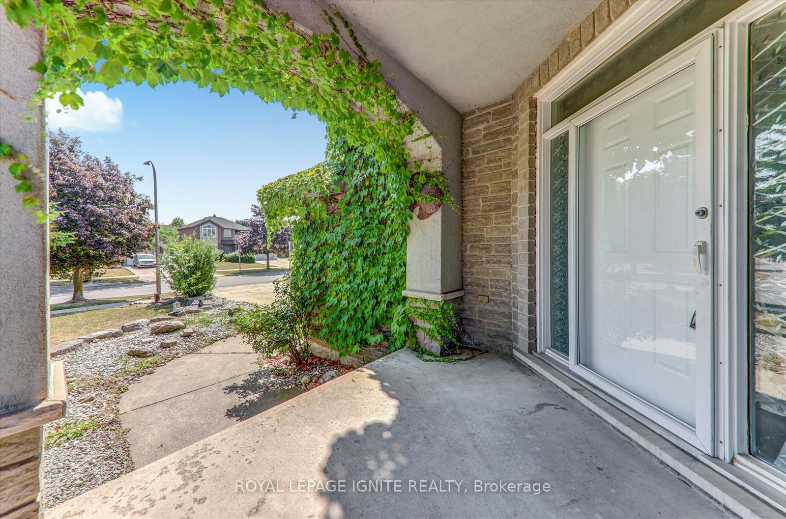 Photo 4 of 79 Gatestone Drive, Hamilton, Stoney Creek — HOMEH