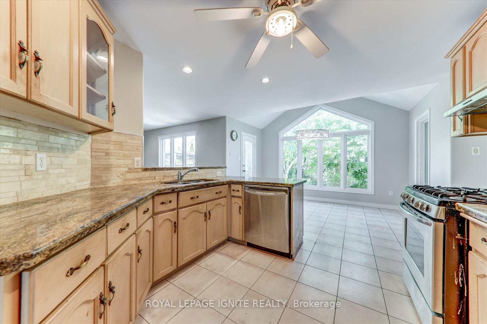 Photo 16 of 79 Gatestone Drive, Hamilton, Stoney Creek — HOMEH