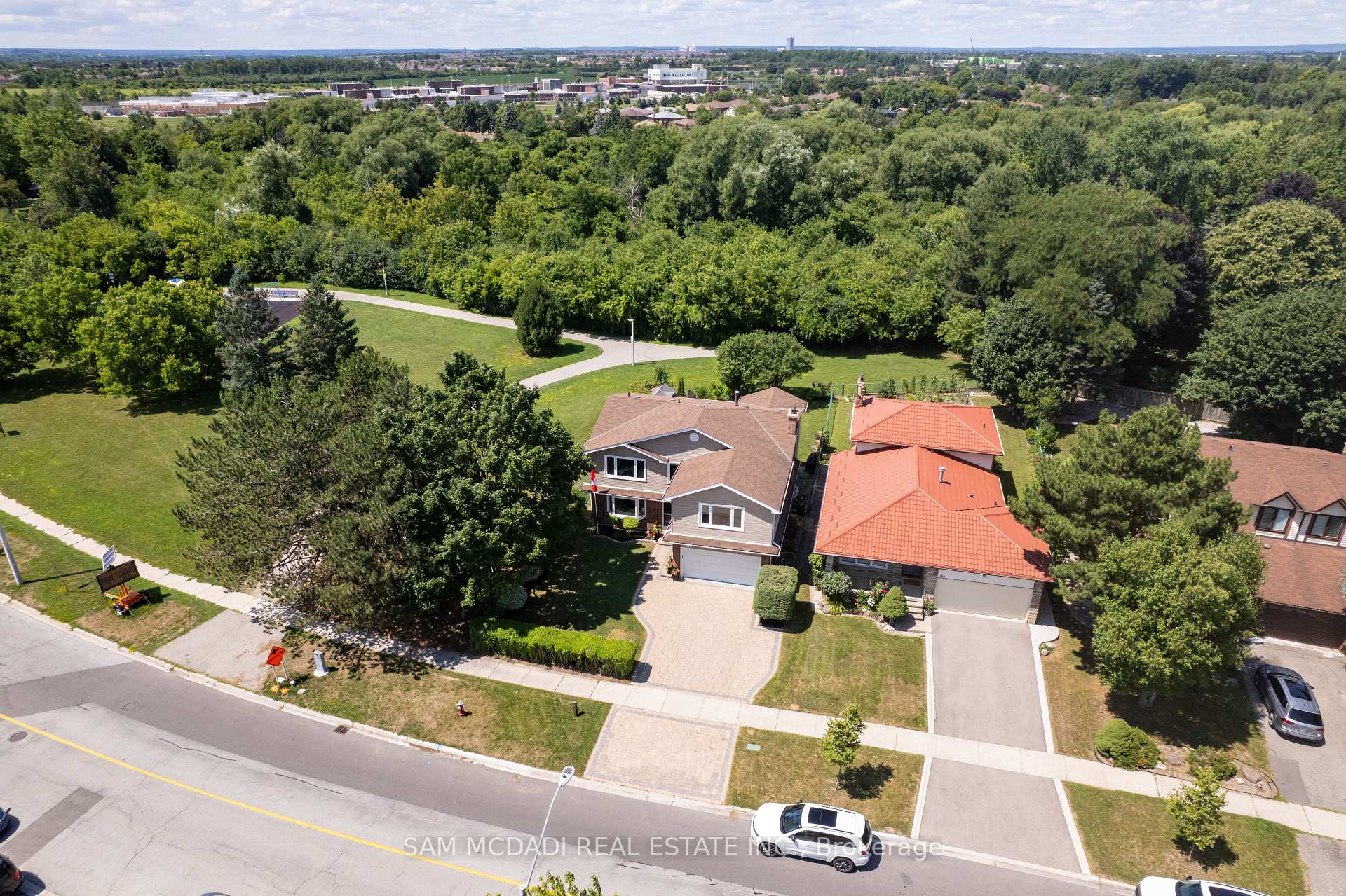 Photo 10 of 138 Elgin Drive, Brampton, Brampton South — HOMEH