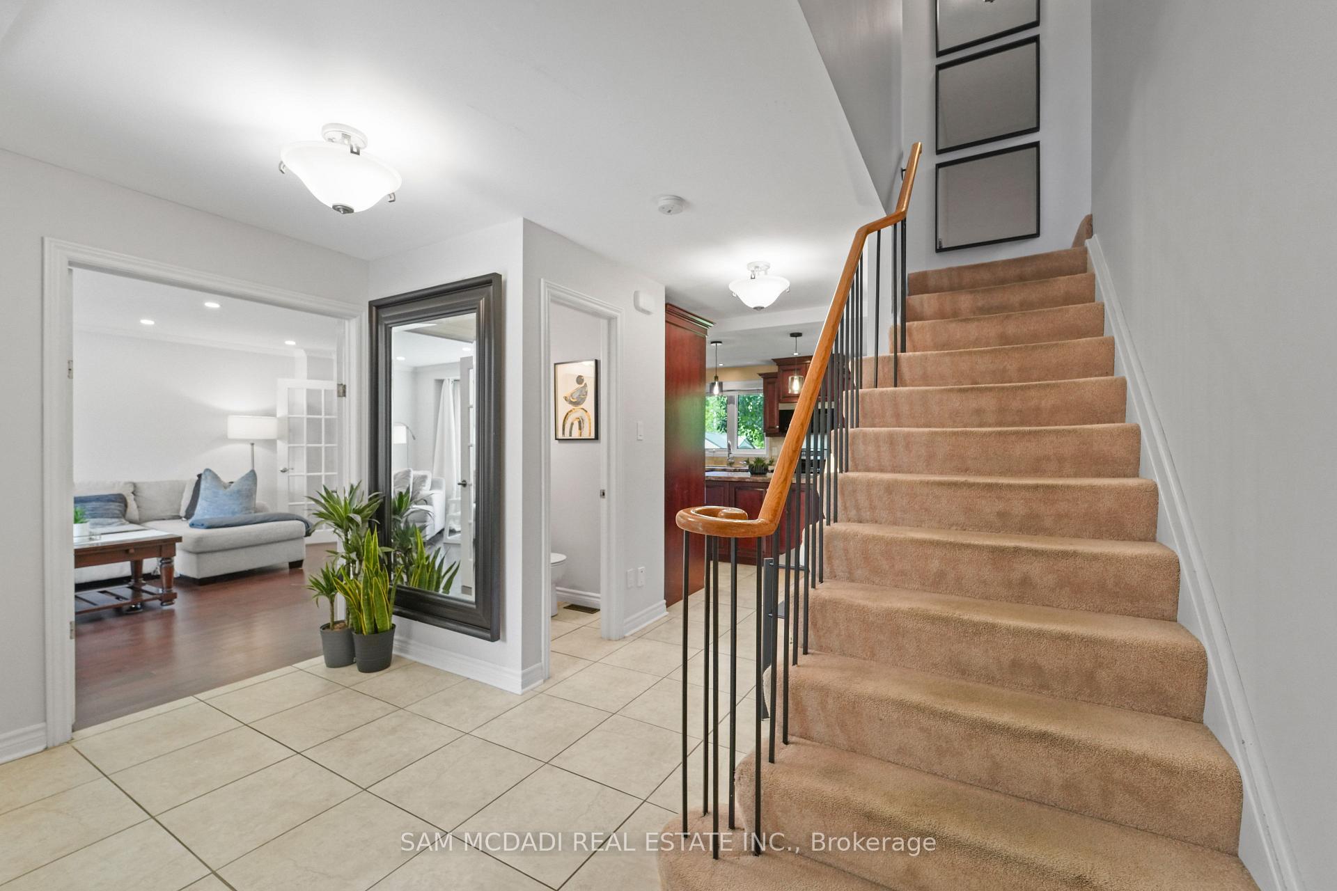 Photo 5 of 138 Elgin Drive, Brampton, Brampton South — HOMEH