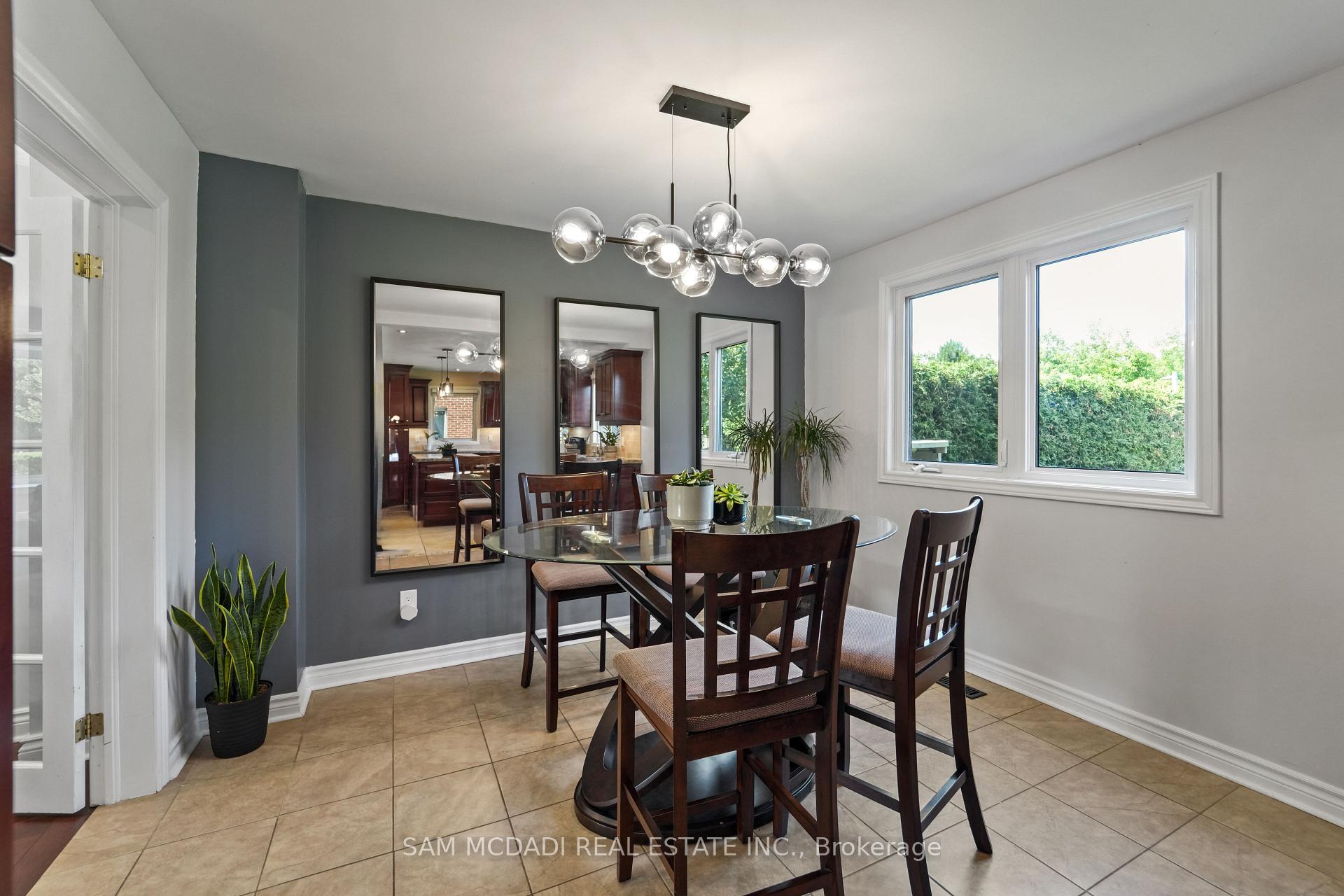 Photo 8 of 138 Elgin Drive, Brampton, Brampton South — HOMEH