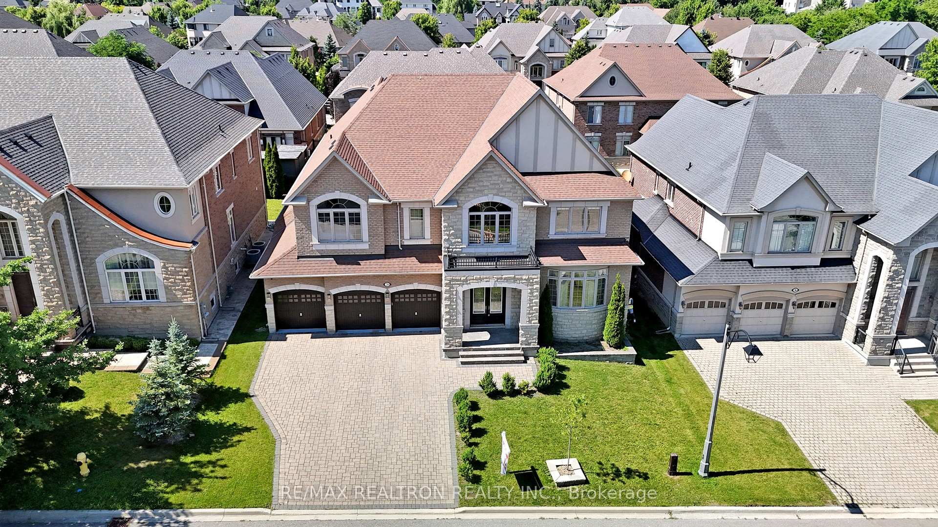 Photo 5 of 28 Celeste Drive, Vaughan, Rural Vaughan — HOMEH