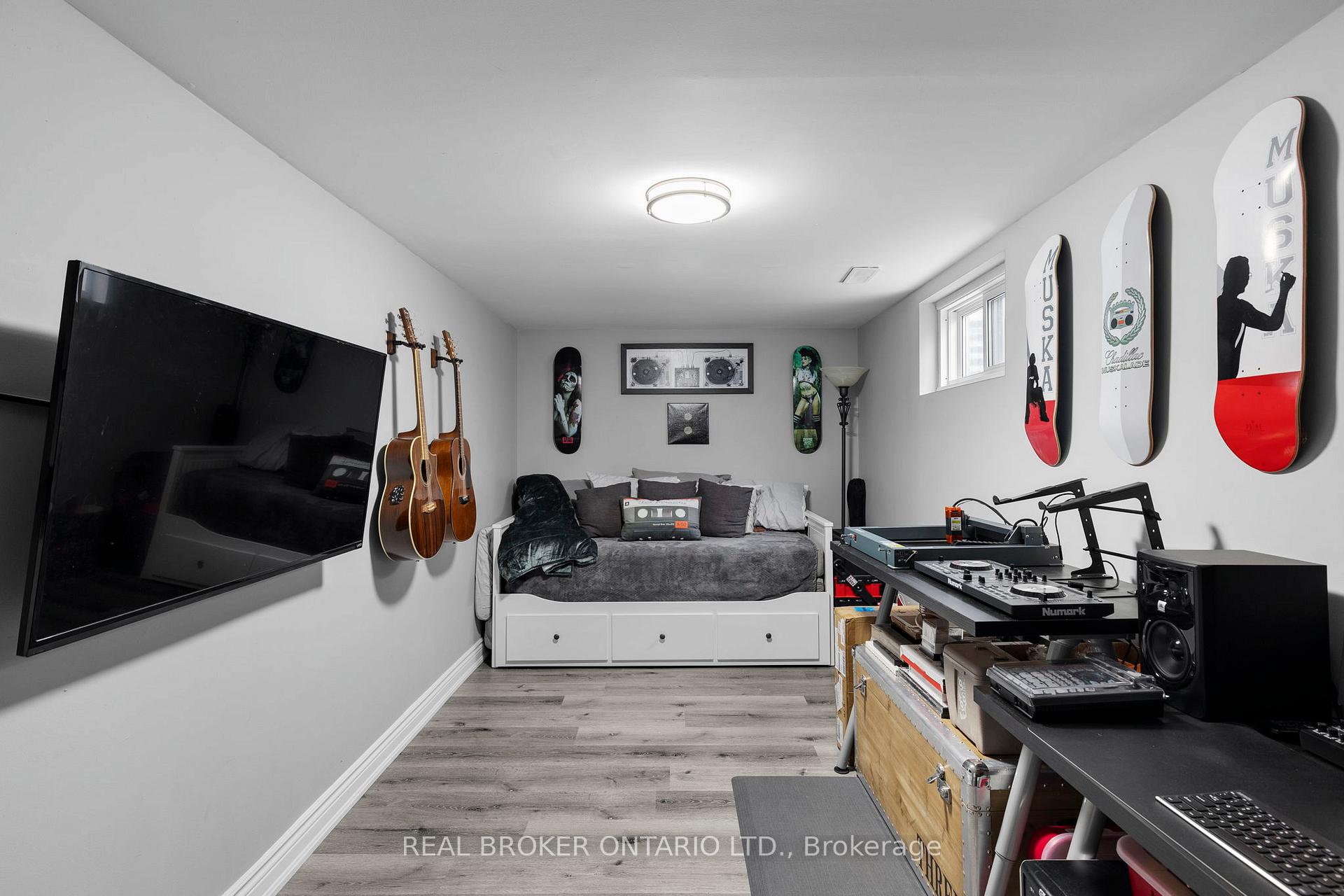 Photo 14 of 50 Maitland Drive, Barrie, Grove East — HOMEH