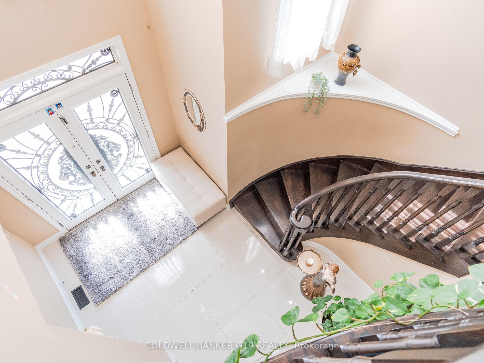 Photo 5 of 48 Compassion Crescent, Brampton, Bram East — HOMEH