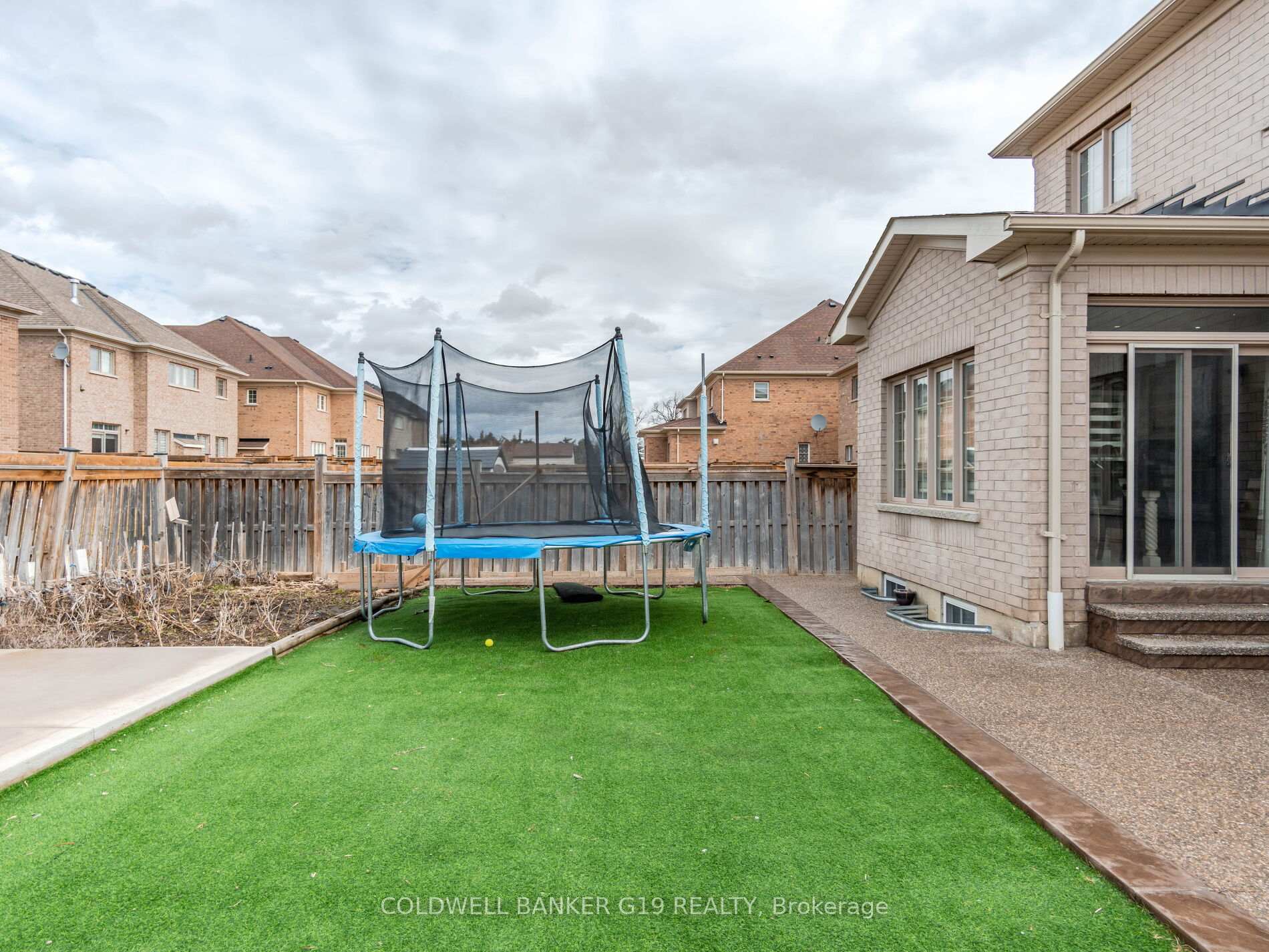 Photo 12 of 48 Compassion Crescent, Brampton, Bram East — HOMEH