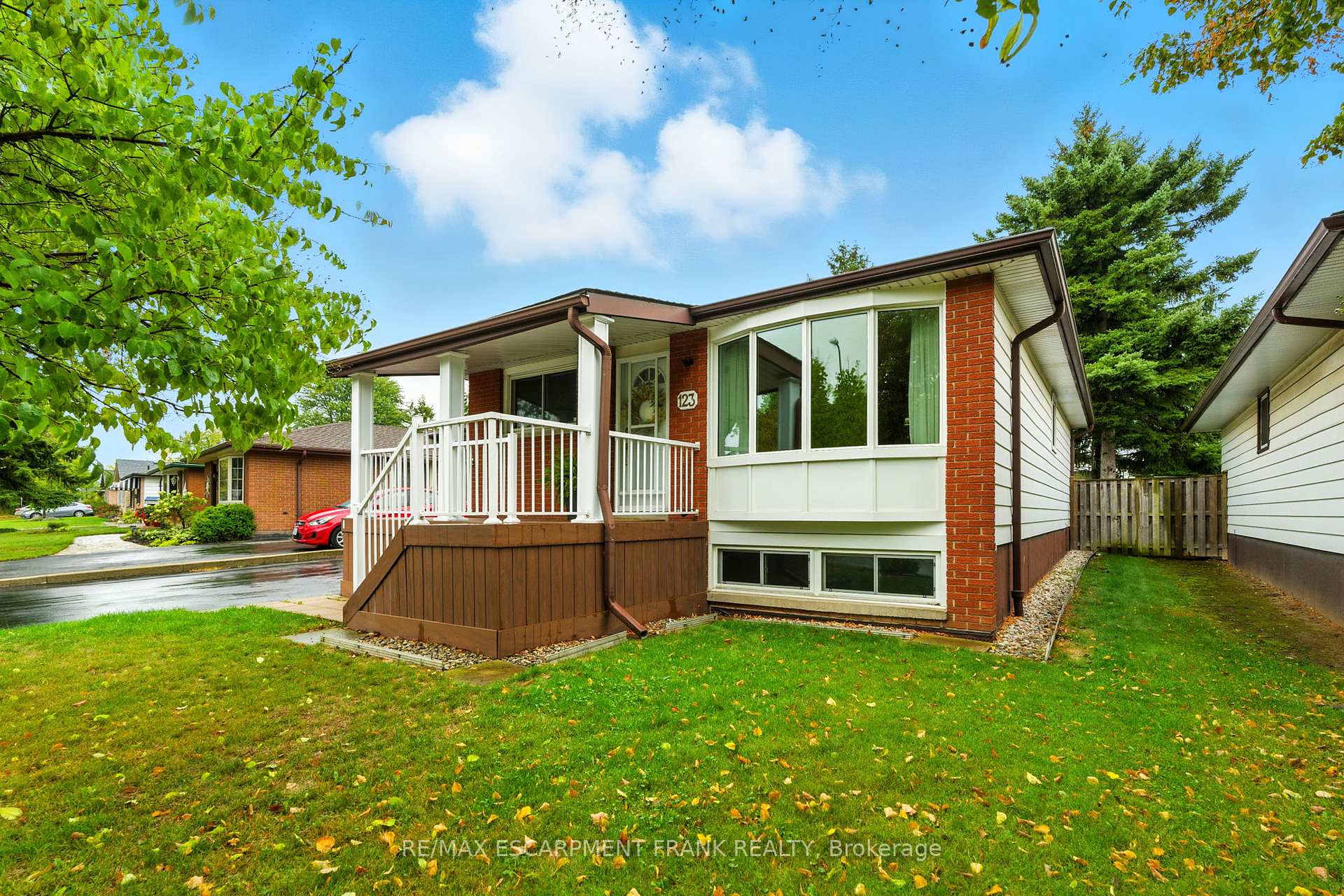 Photo 2 of 123 Moxley Drive, Hamilton, Lisgar — HOMEH