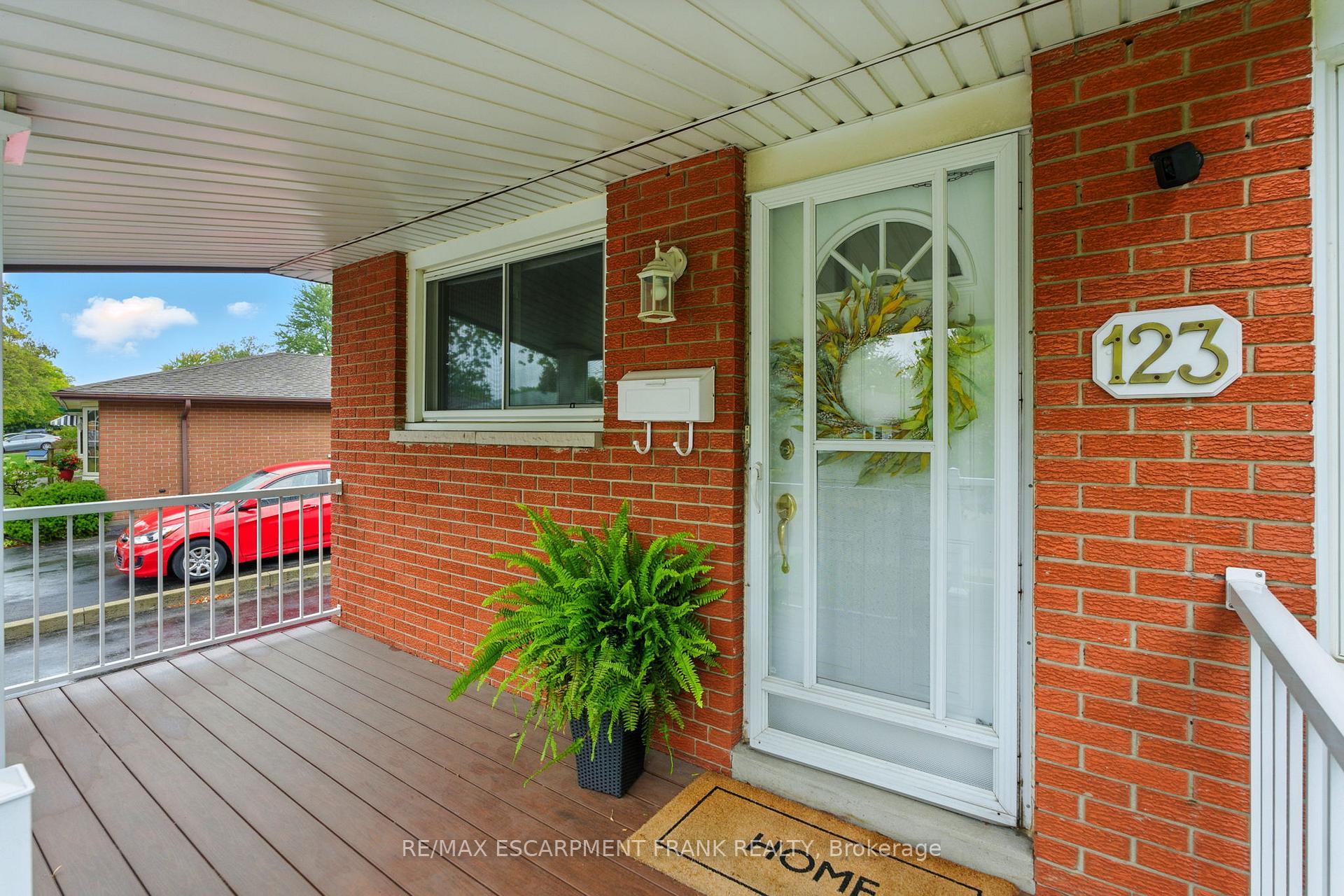 Photo 3 of 123 Moxley Drive, Hamilton, Lisgar — HOMEH