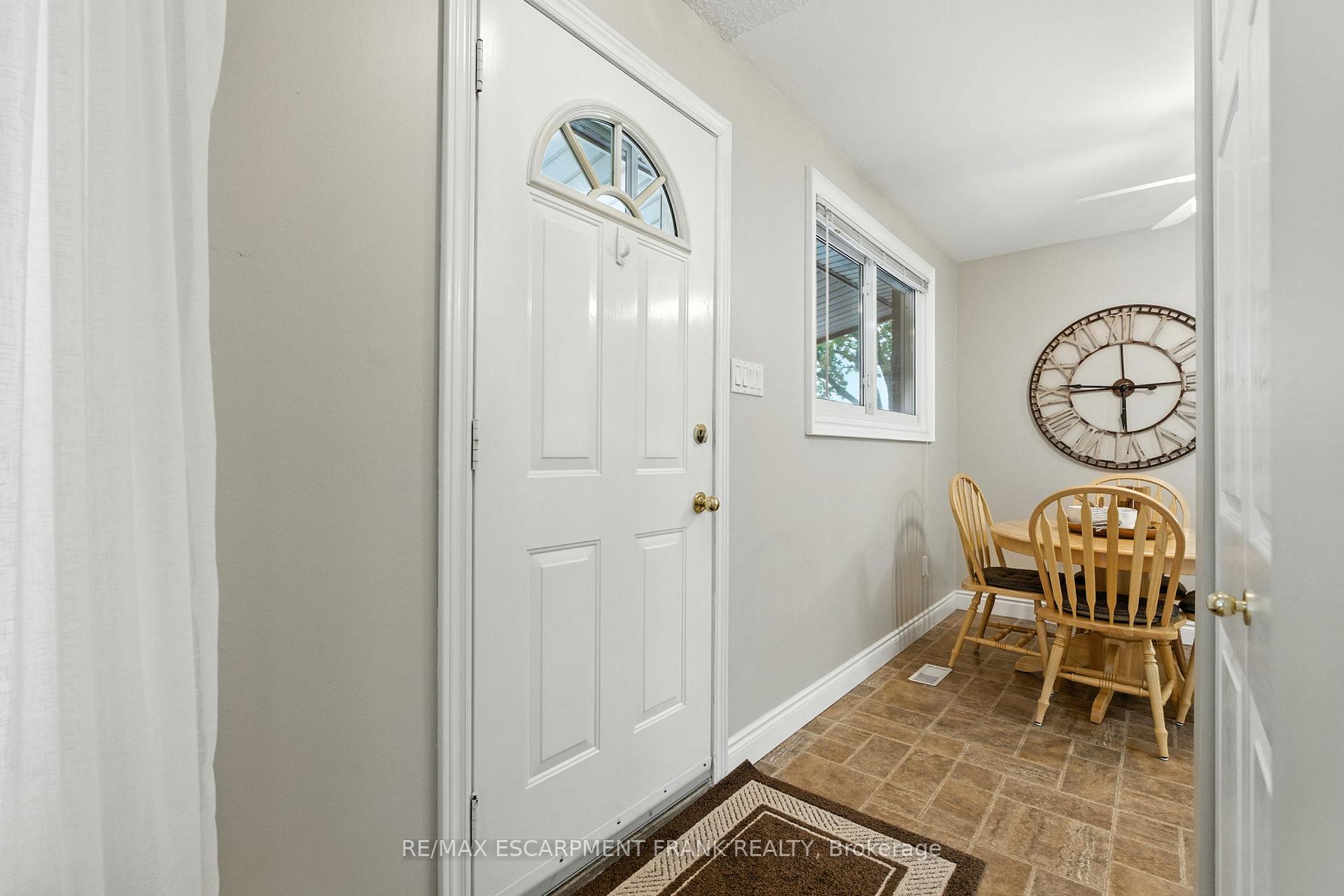 Photo 5 of 123 Moxley Drive, Hamilton, Lisgar — HOMEH