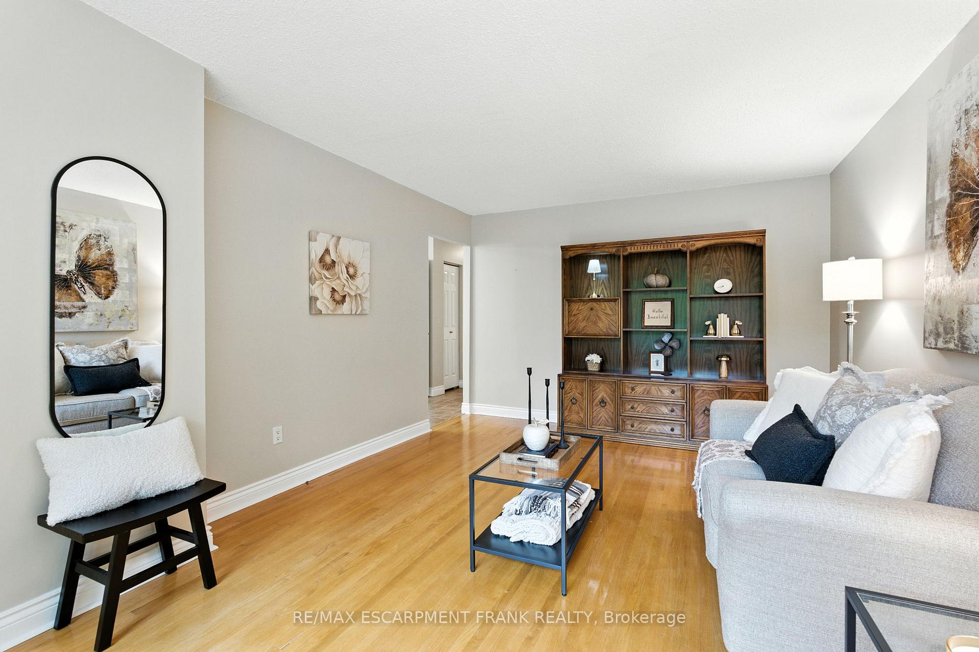 Photo 6 of 123 Moxley Drive, Hamilton, Lisgar — HOMEH