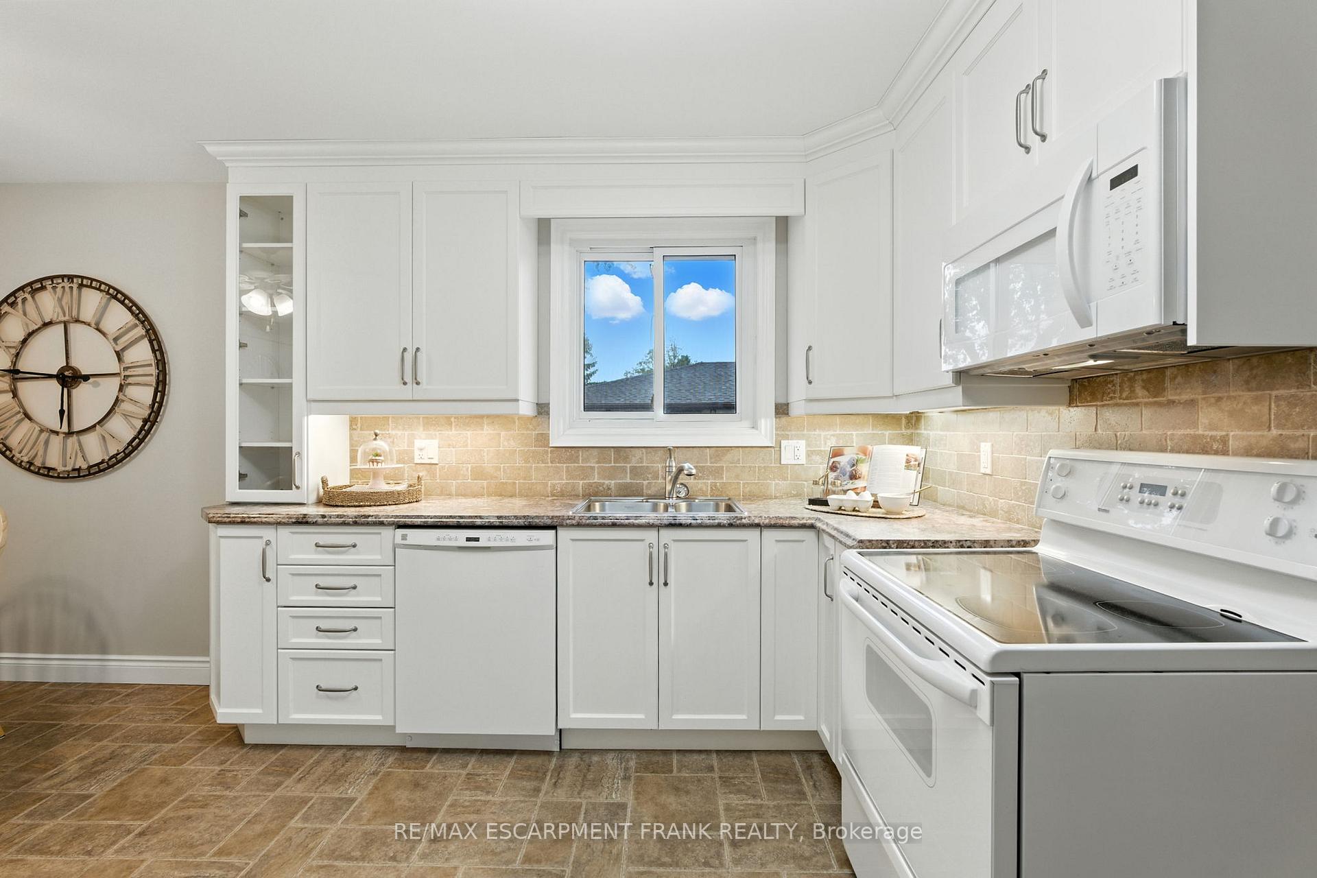 Photo 14 of 123 Moxley Drive, Hamilton, Lisgar — HOMEH