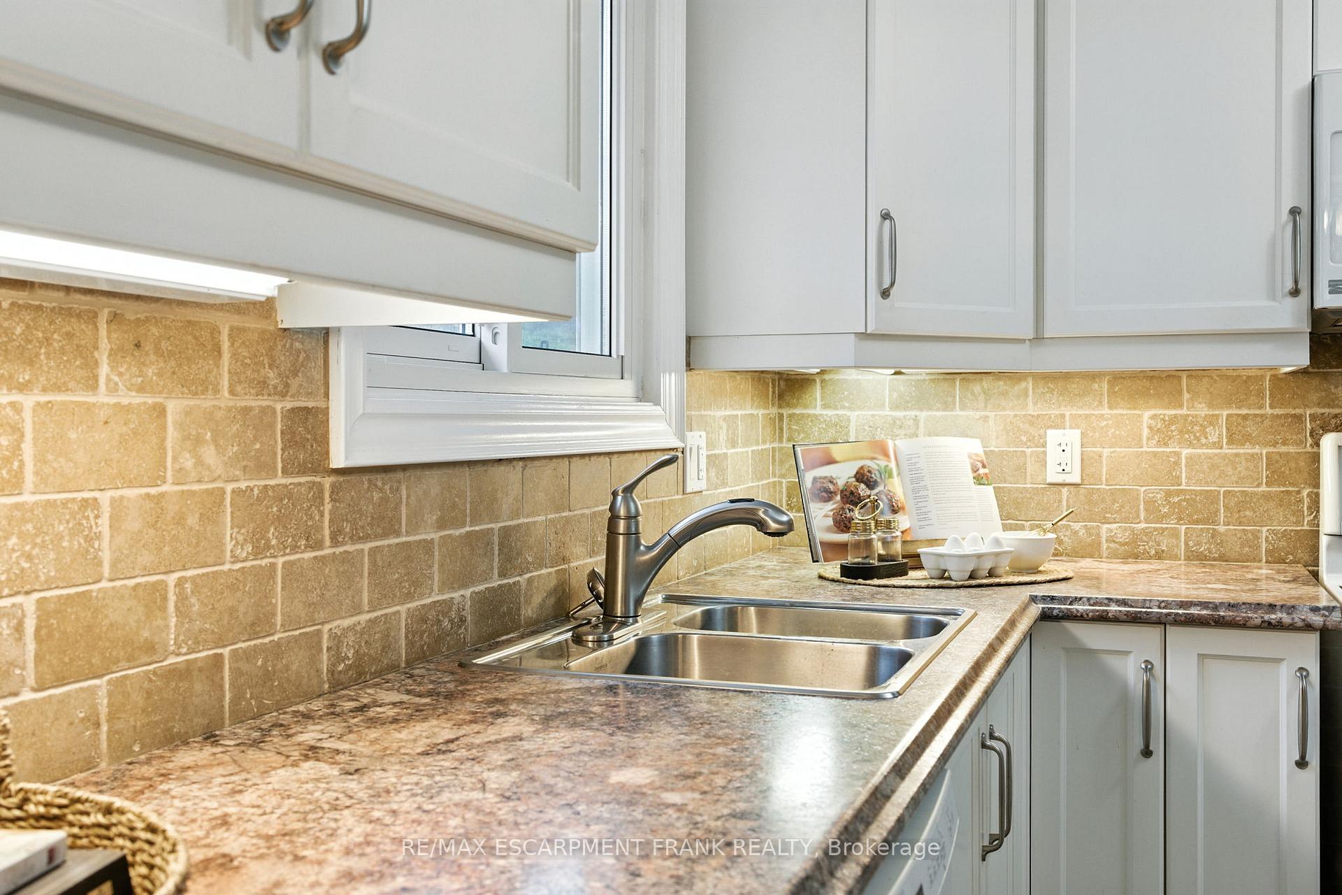 Photo 15 of 123 Moxley Drive, Hamilton, Lisgar — HOMEH