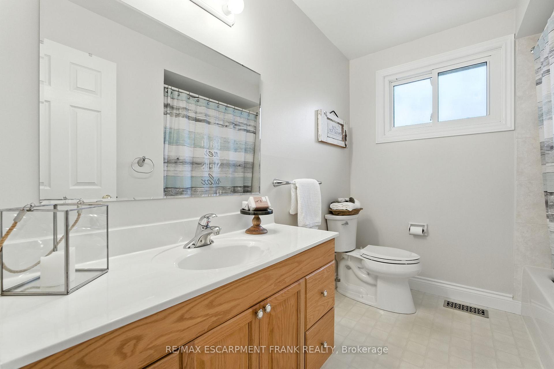Photo 19 of 123 Moxley Drive, Hamilton, Lisgar — HOMEH