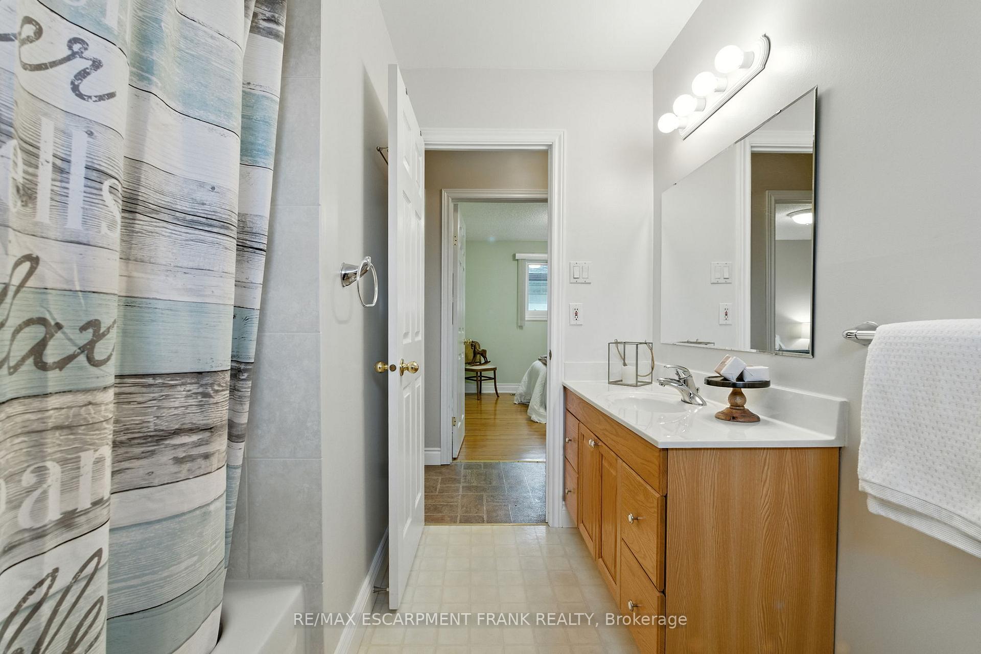 Photo 20 of 123 Moxley Drive, Hamilton, Lisgar — HOMEH