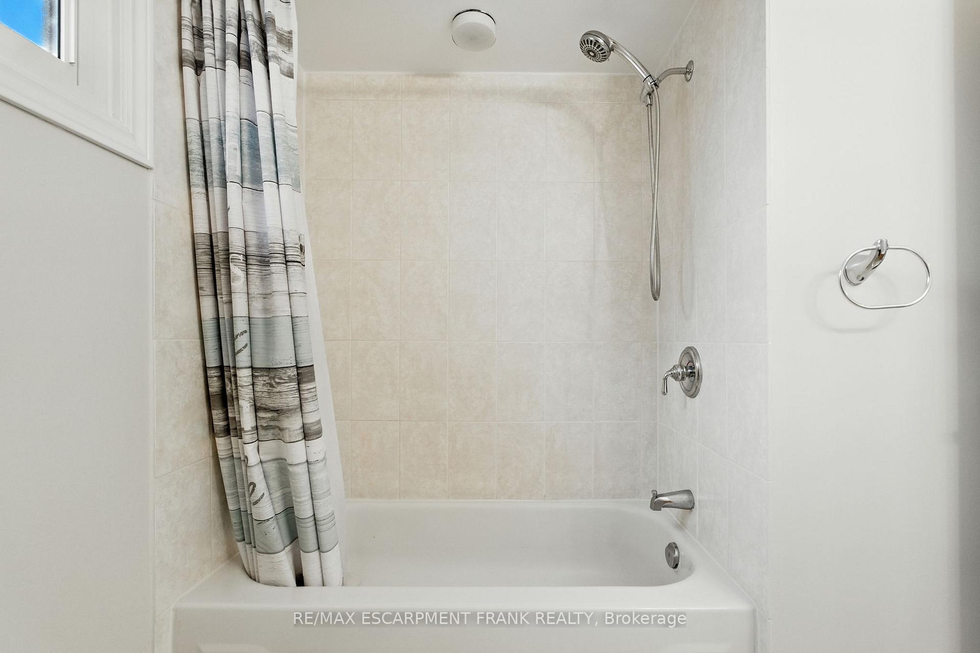 Photo 21 of 123 Moxley Drive, Hamilton, Lisgar — HOMEH