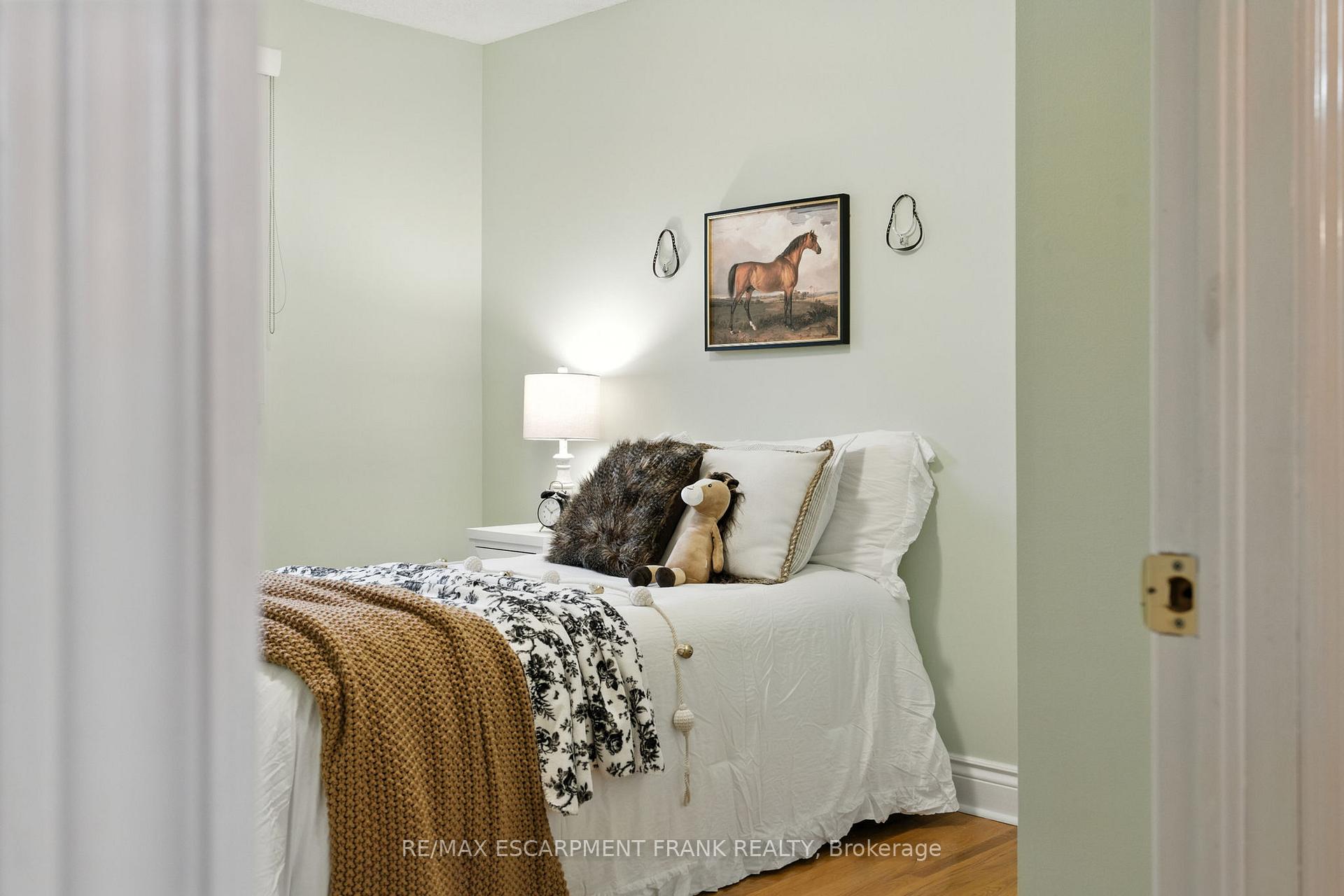 Photo 22 of 123 Moxley Drive, Hamilton, Lisgar — HOMEH