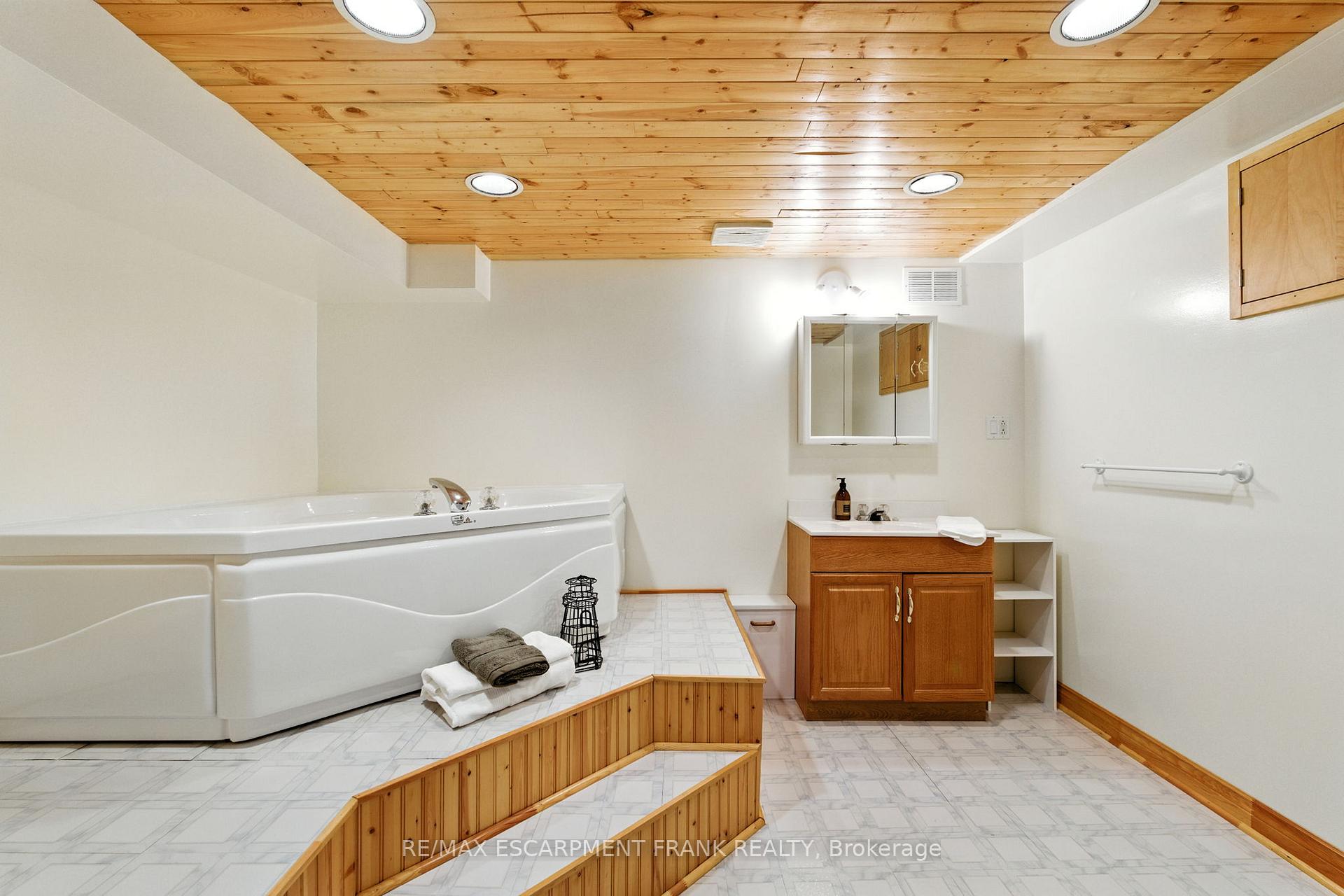Photo 38 of 123 Moxley Drive, Hamilton, Lisgar — HOMEH