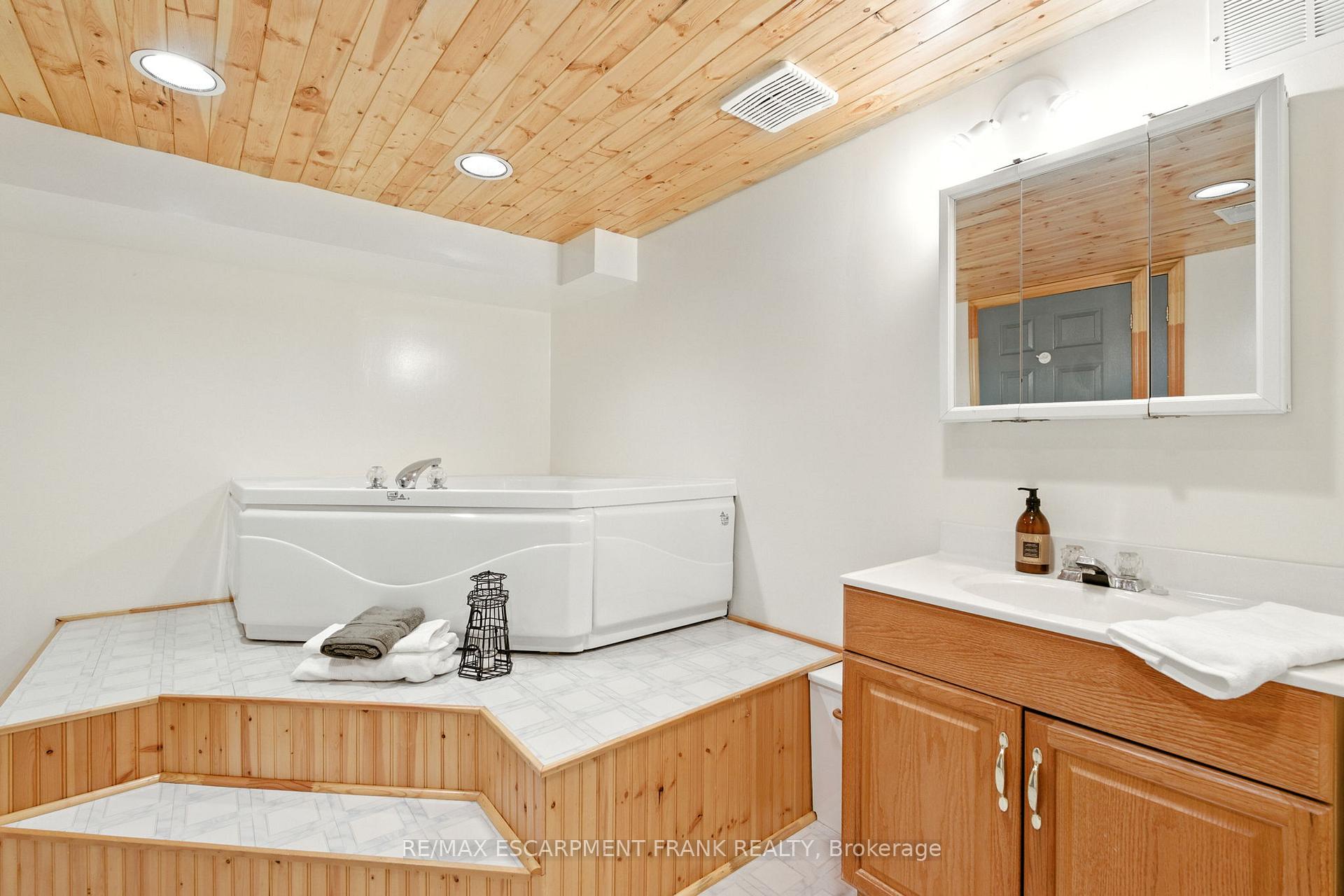 Photo 39 of 123 Moxley Drive, Hamilton, Lisgar — HOMEH