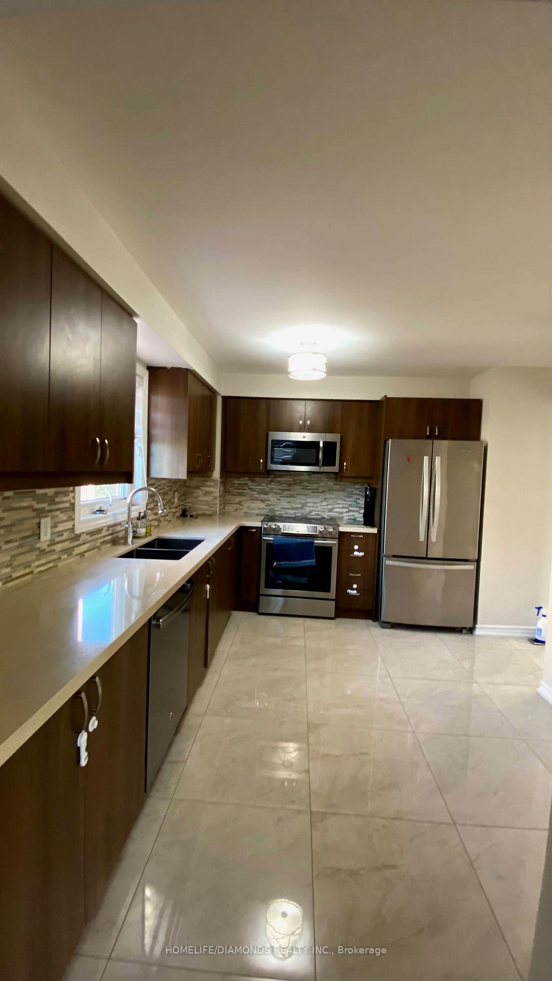 Photo 12 of Unit Upper, 52 Nuttall Street, Brampton, Westgate — HOMEH