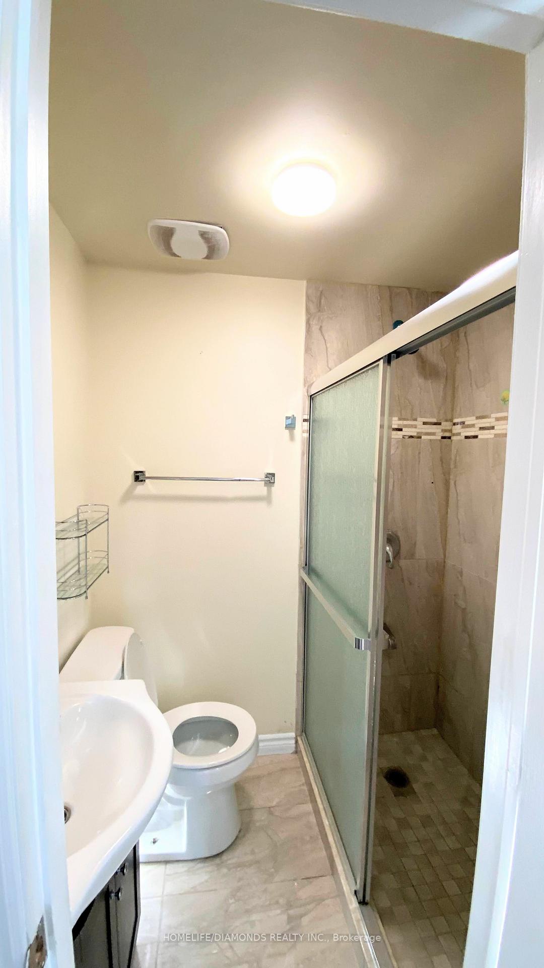 Photo 20 of Unit Upper, 52 Nuttall Street, Brampton, Westgate — HOMEH