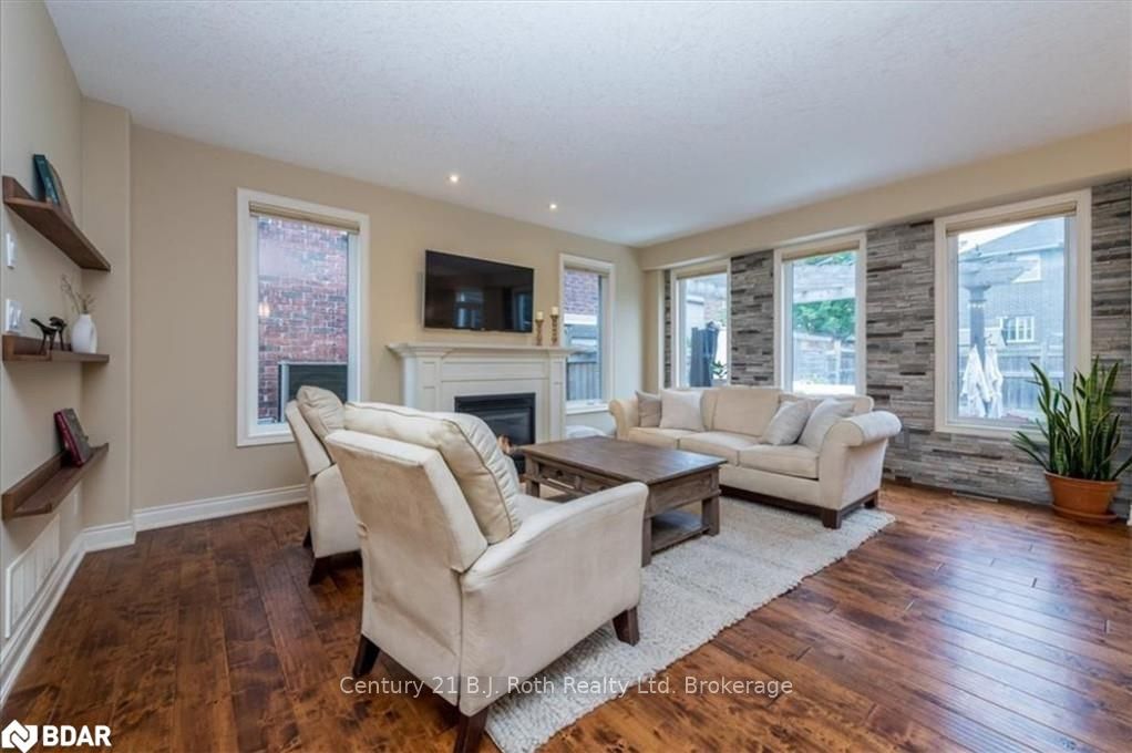 Photo 2 of 79 Graihawk Drive, Barrie, Ardagh — HOMEH