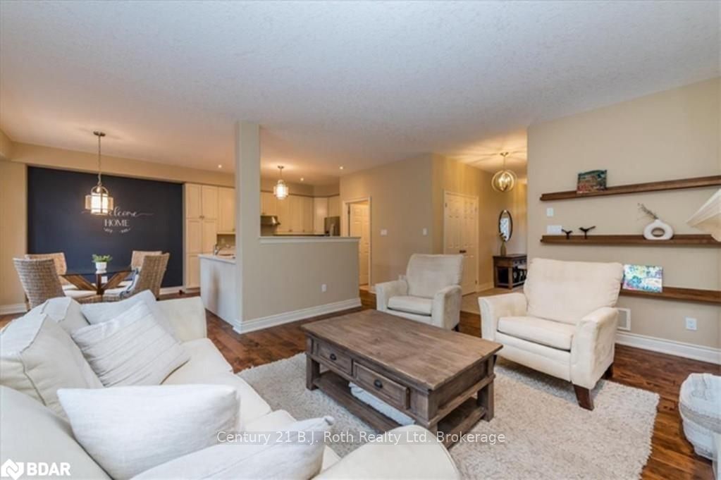 Photo 3 of 79 Graihawk Drive, Barrie, Ardagh — HOMEH