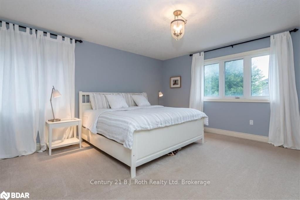 Photo 5 of 79 Graihawk Drive, Barrie, Ardagh — HOMEH