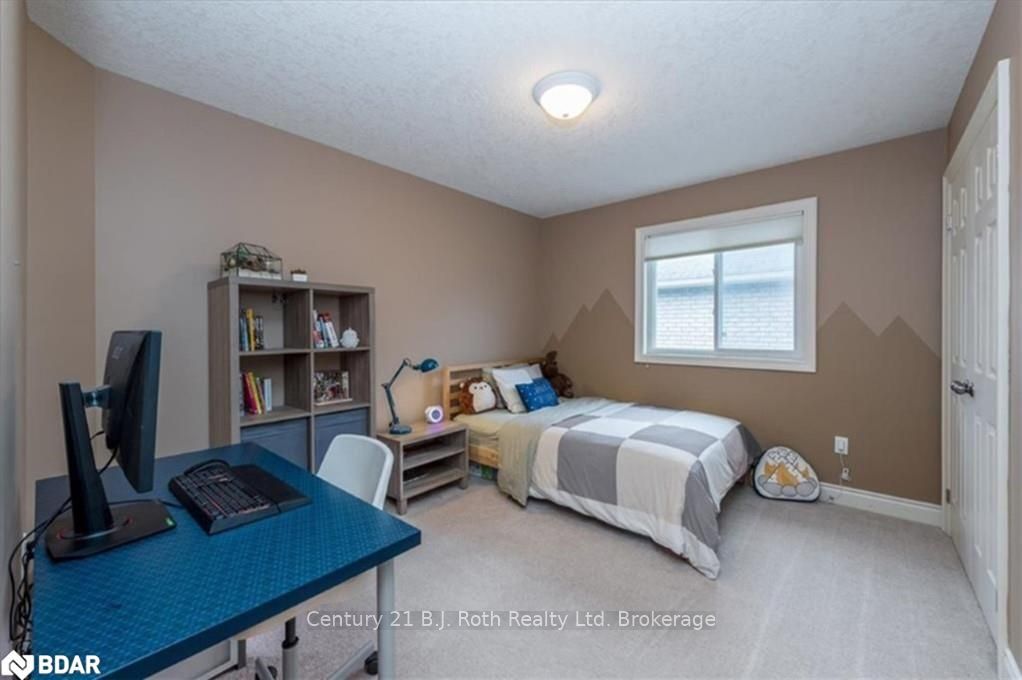 Photo 6 of 79 Graihawk Drive, Barrie, Ardagh — HOMEH