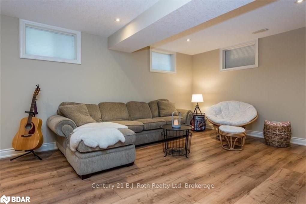Photo 7 of 79 Graihawk Drive, Barrie, Ardagh — HOMEH