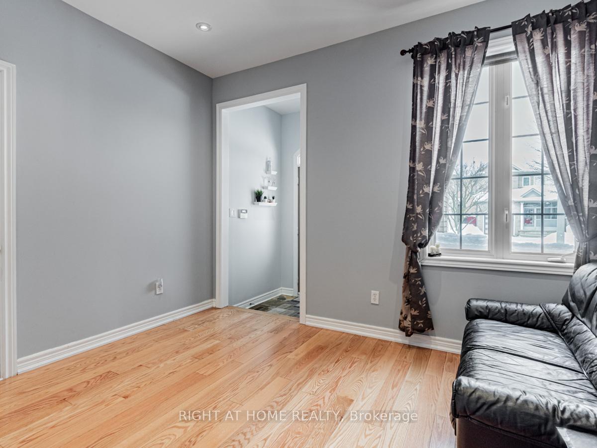 Photo 4 of 33 Bullrush Drive, Vaughan, Vellore Village — HOMEH