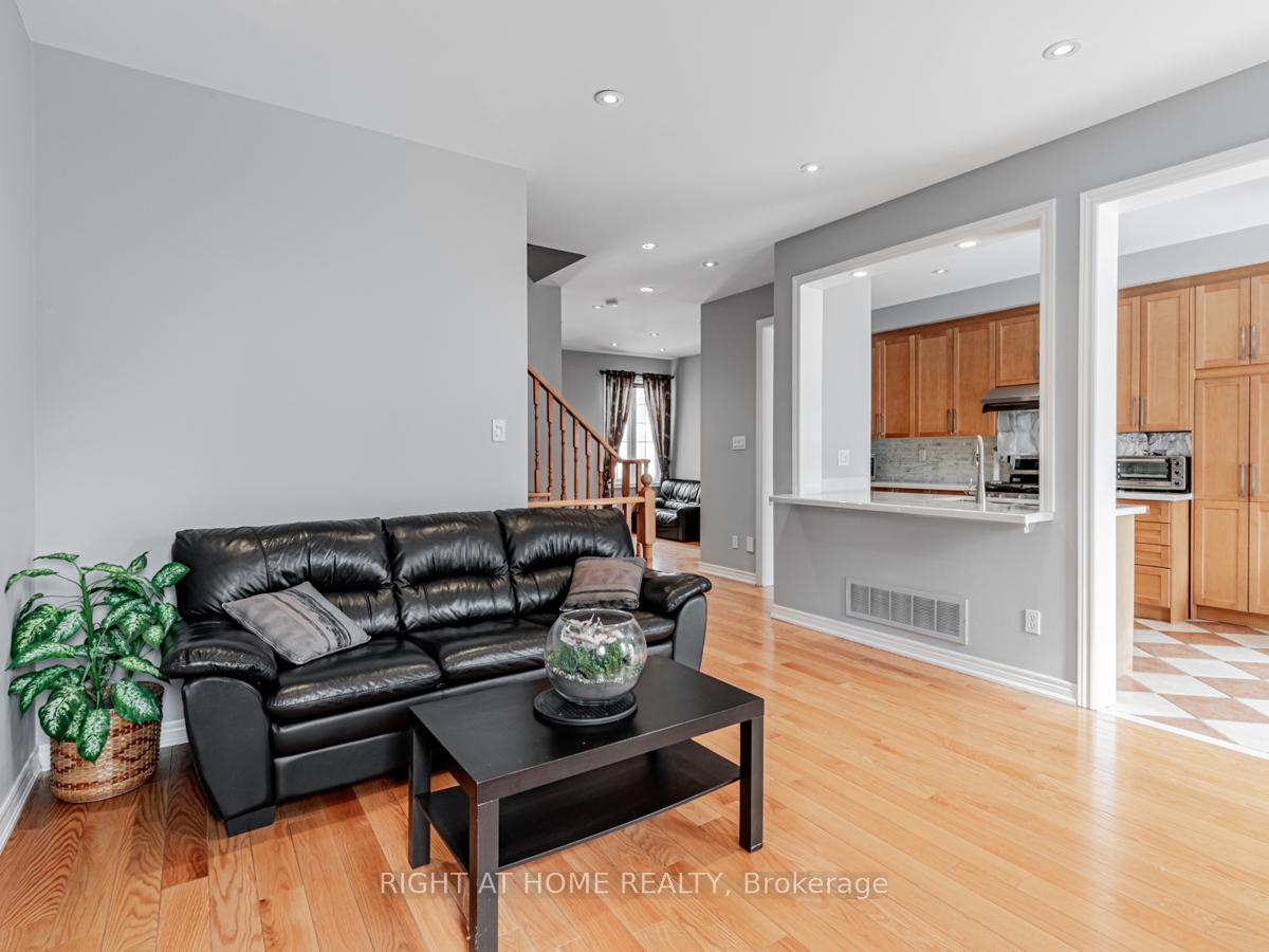 Photo 7 of 33 Bullrush Drive, Vaughan, Vellore Village — HOMEH