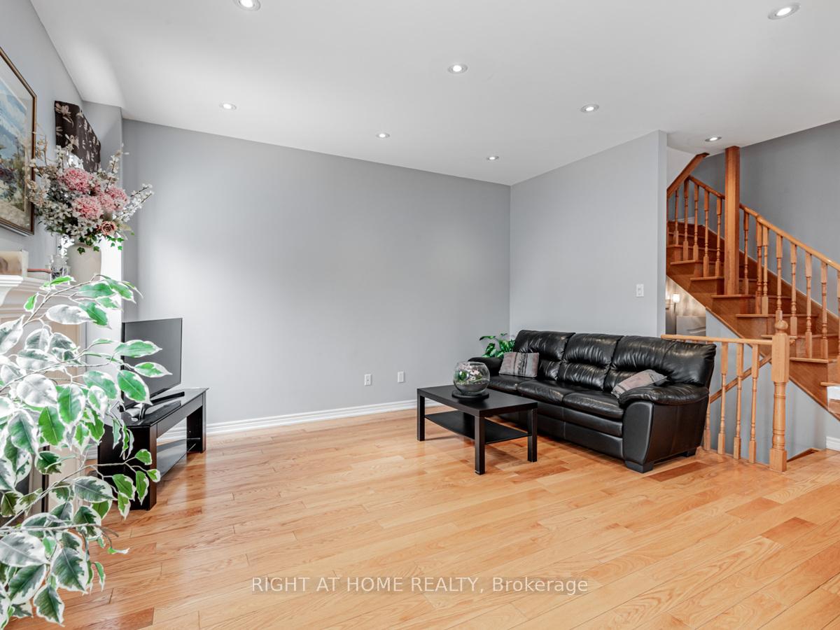 Photo 8 of 33 Bullrush Drive, Vaughan, Vellore Village — HOMEH