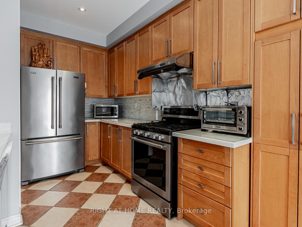 Photo 9 of 33 Bullrush Drive, Vaughan, Vellore Village — HOMEH