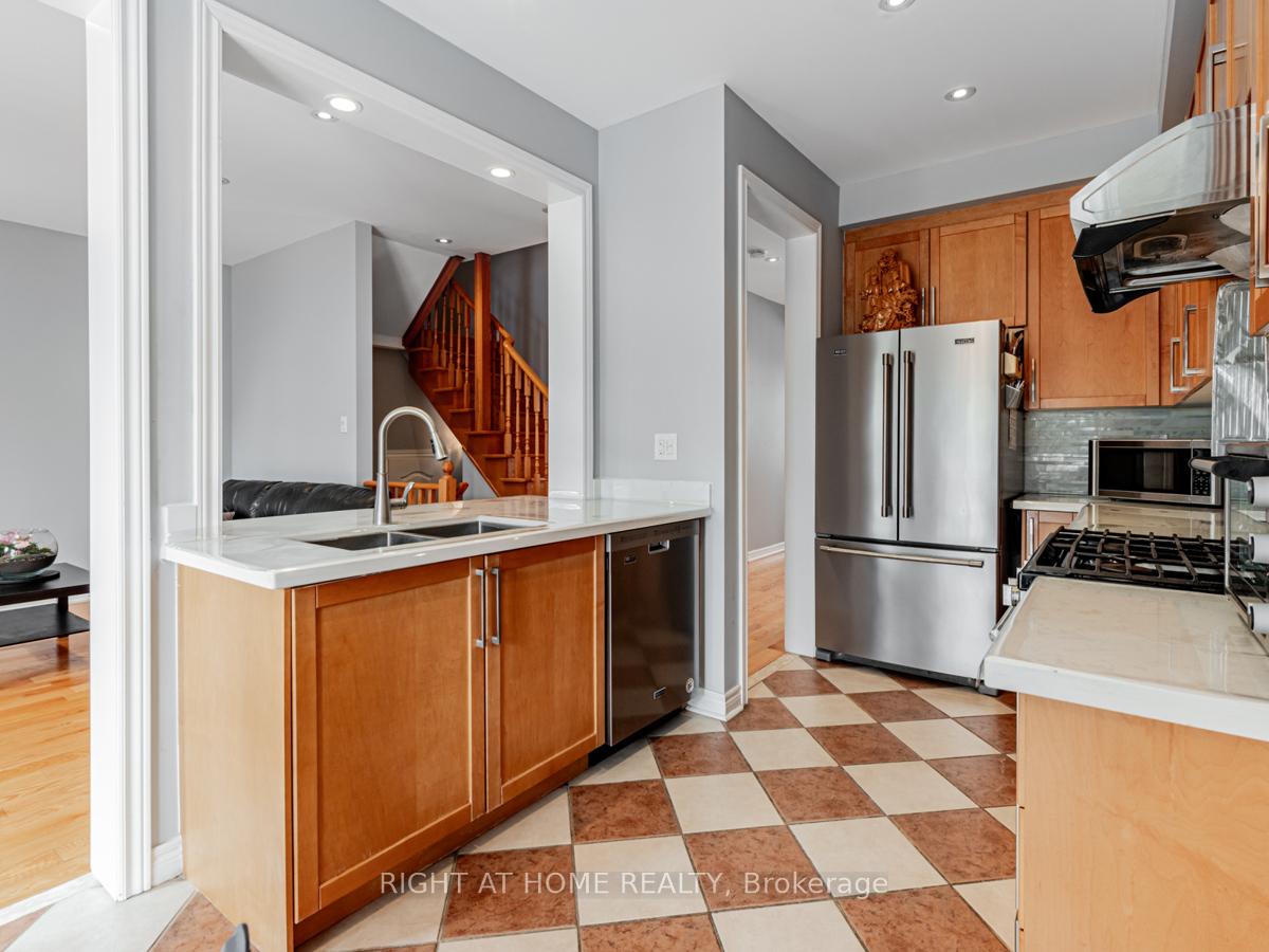 Photo 10 of 33 Bullrush Drive, Vaughan, Vellore Village — HOMEH