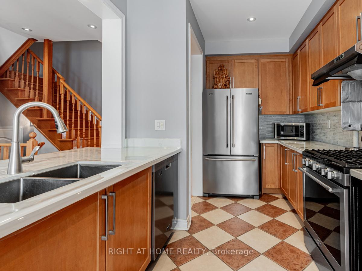 Photo 11 of 33 Bullrush Drive, Vaughan, Vellore Village — HOMEH