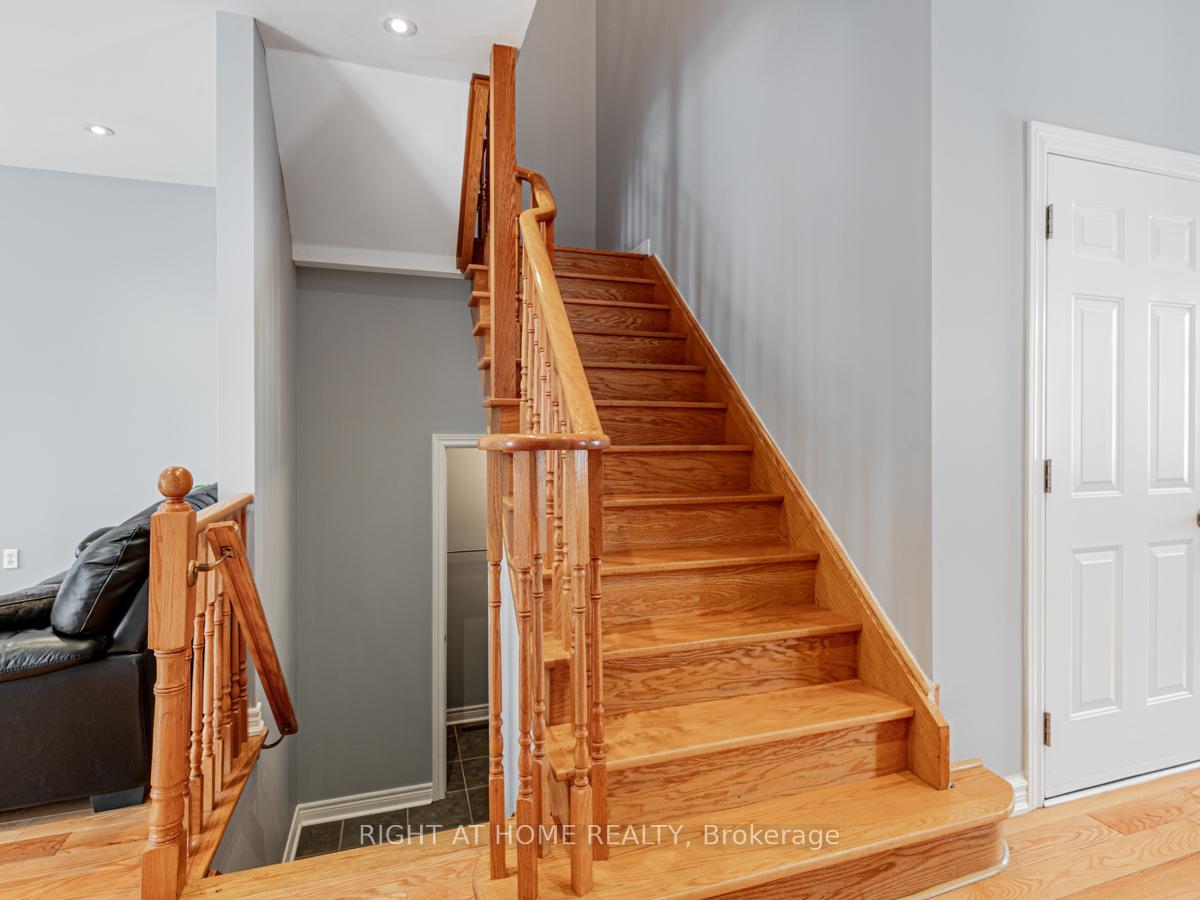 Photo 14 of 33 Bullrush Drive, Vaughan, Vellore Village — HOMEH