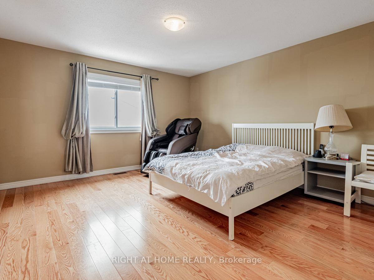 Photo 16 of 33 Bullrush Drive, Vaughan, Vellore Village — HOMEH